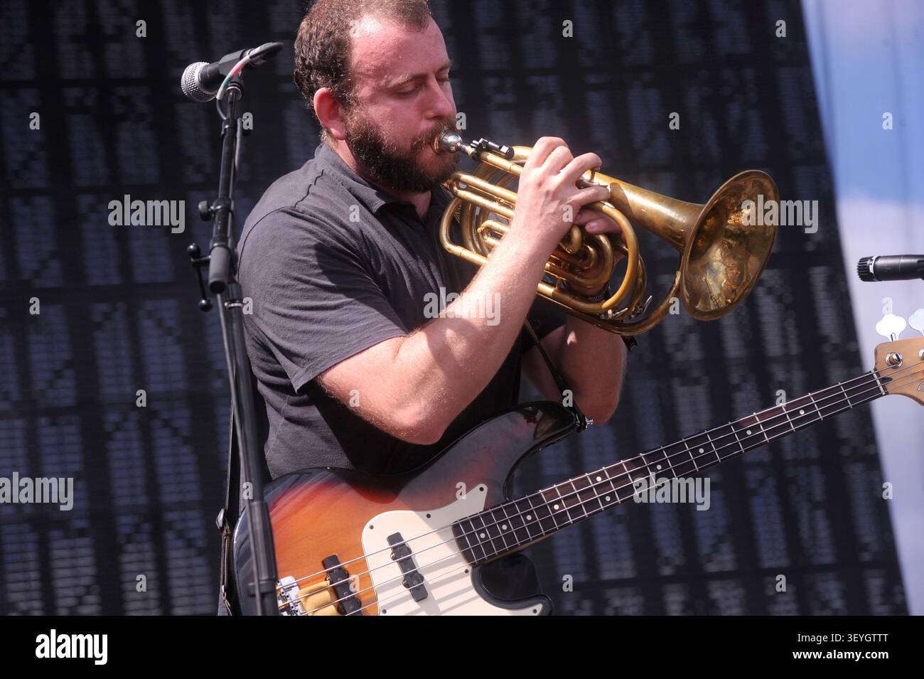 I Yellow Ostrich si esibiscono all'Austin City Limits Music Festival, Austin, Texas, 18 settembre 2011. (Foto di John Anderson/The Austin Chronicle) Foto Stock