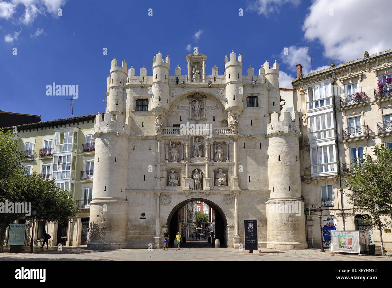 Arcos de Santa Maria, una delle dodici porte delle mura medievali della città, Burgos, Camino Frances, Camino de Santiago, via spagnola di San Giacomo, Burgos Foto Stock