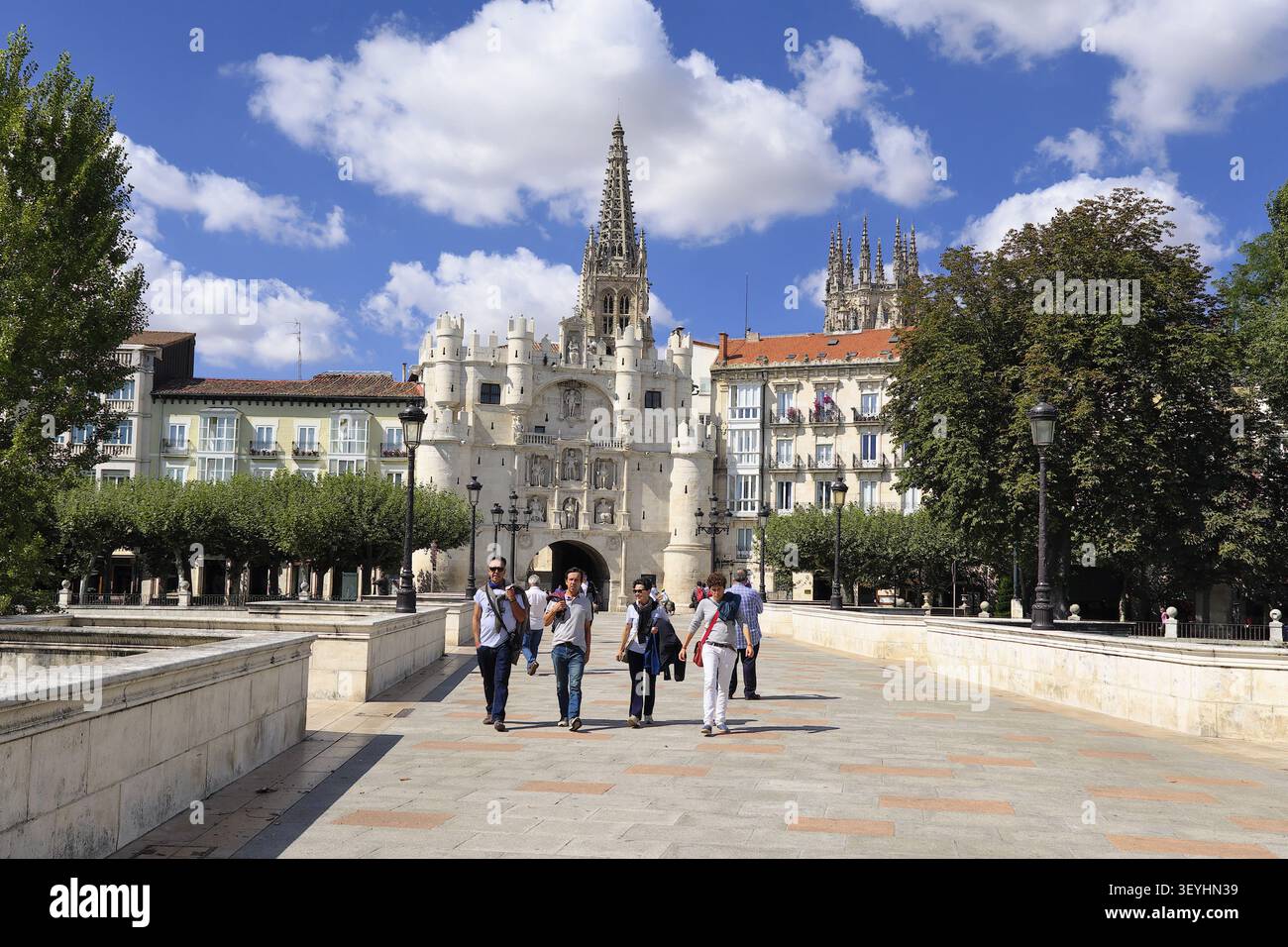 Arcos de Santa Maria, una delle dodici porte delle mura medievali della città, Burgos, Camino Frances, Camino de Santiago, via spagnola di San Giacomo, Burgos Foto Stock
