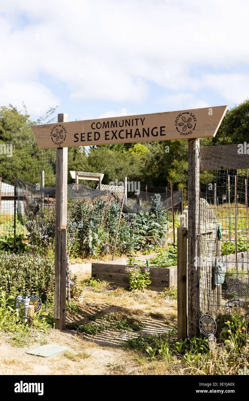Ingresso a uno scambio di semi in un giardino a Sebastopol, California. Foto Stock