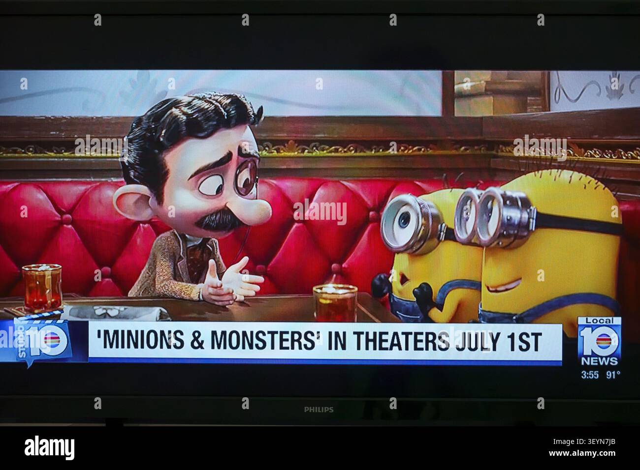 Monitor televisivo via cavo, Minions & Mostri, Minions, film d'animazione, personaggi animati, cartone animato, animazione, personaggi gialli, occhiali protettivi Foto Stock