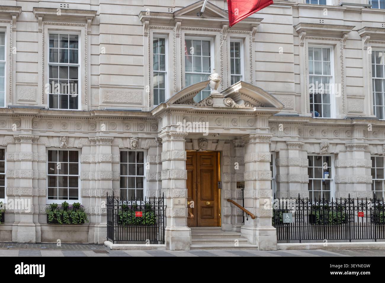 La facciata dell'edificio della casa d'aste Christie di Londra. Londra, Regno Unito, 16 luglio 2023 Foto Stock