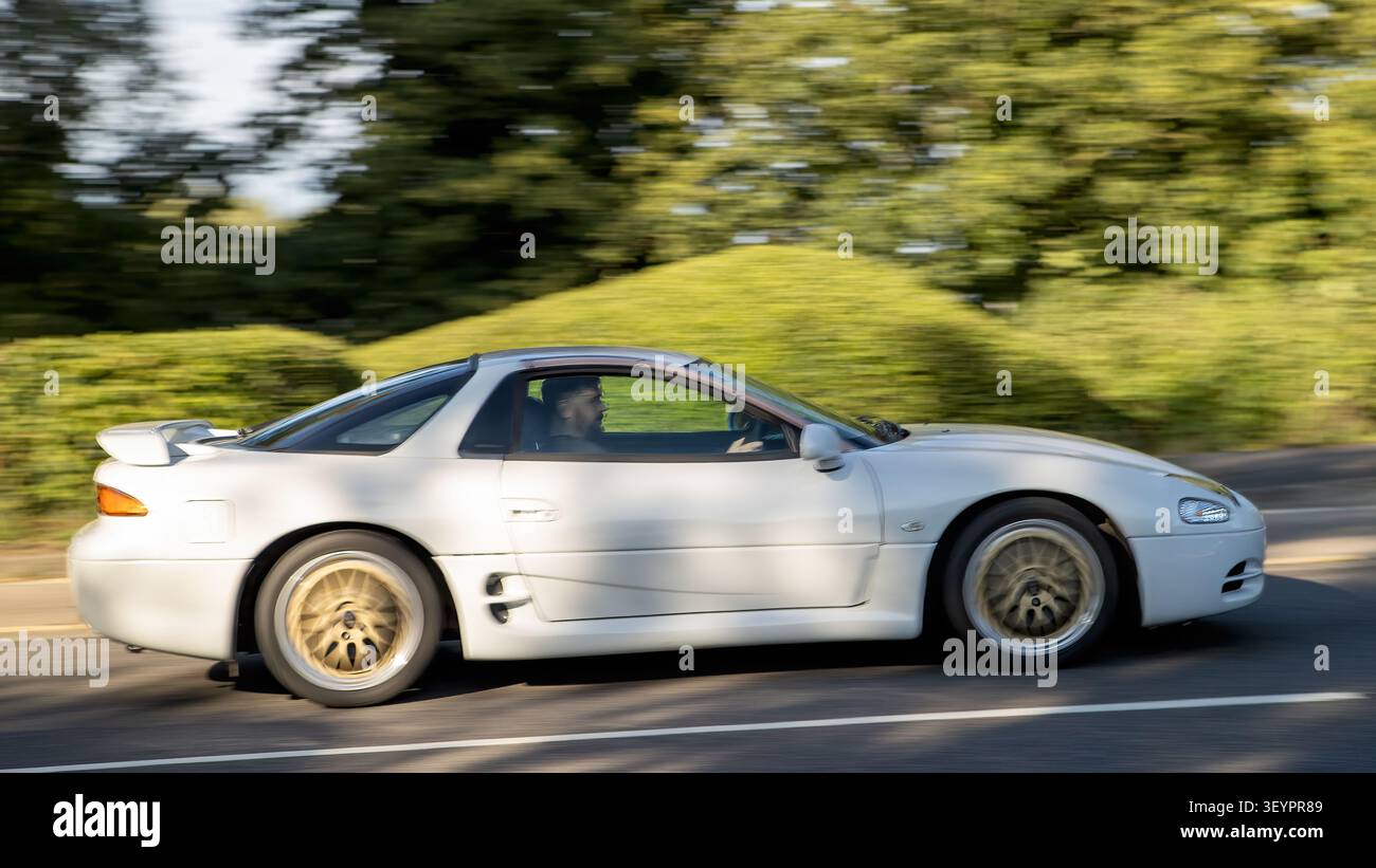 Milton Keynes,Bucks,UK - Juuly 3° 2026: 1995 auto Mitsubishi GTO bianca che guida su una strada britannica Foto Stock