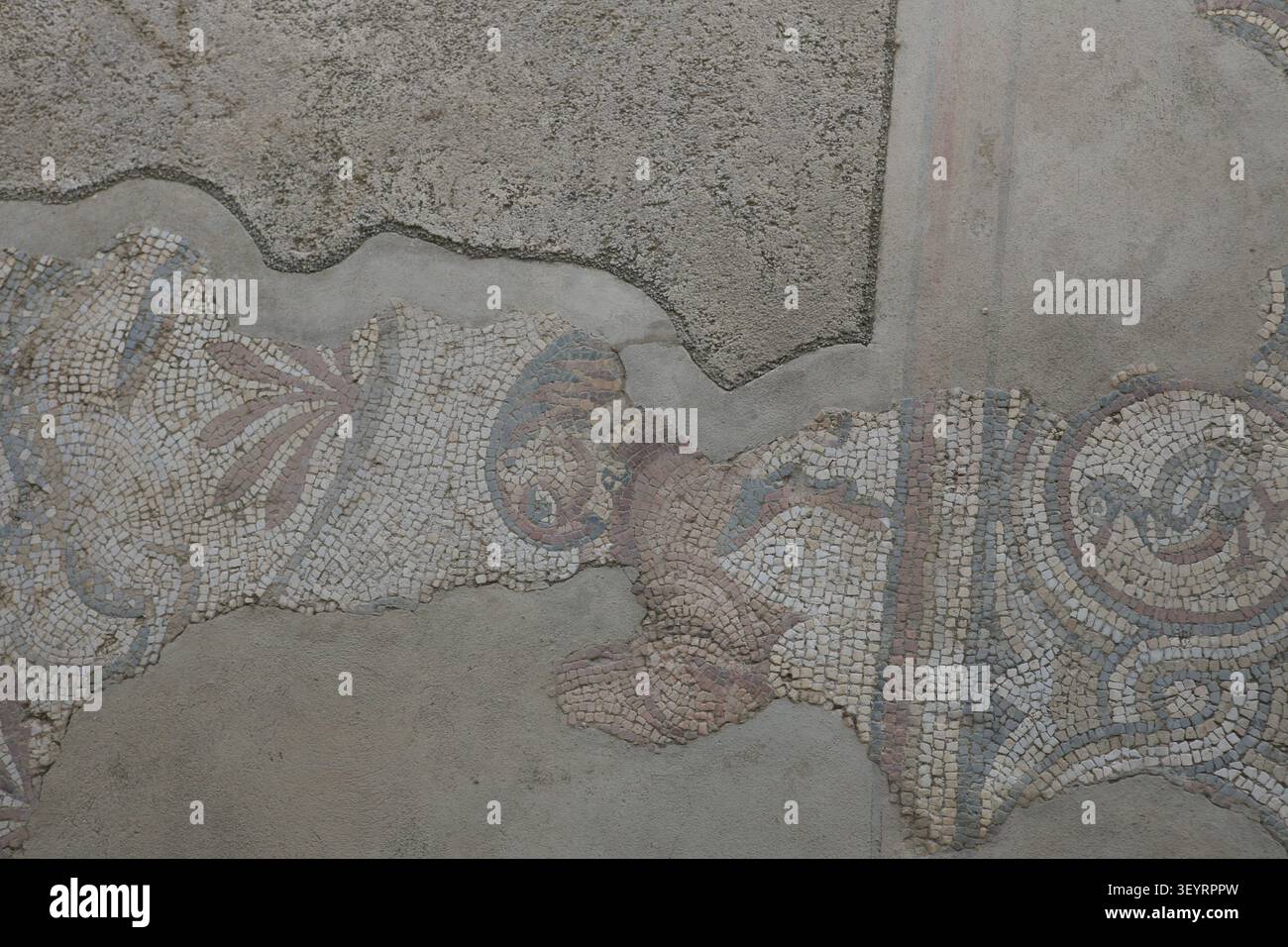Mosaici romani nei giardini del castello della fortezza di Mertola, Portogallo Foto Stock