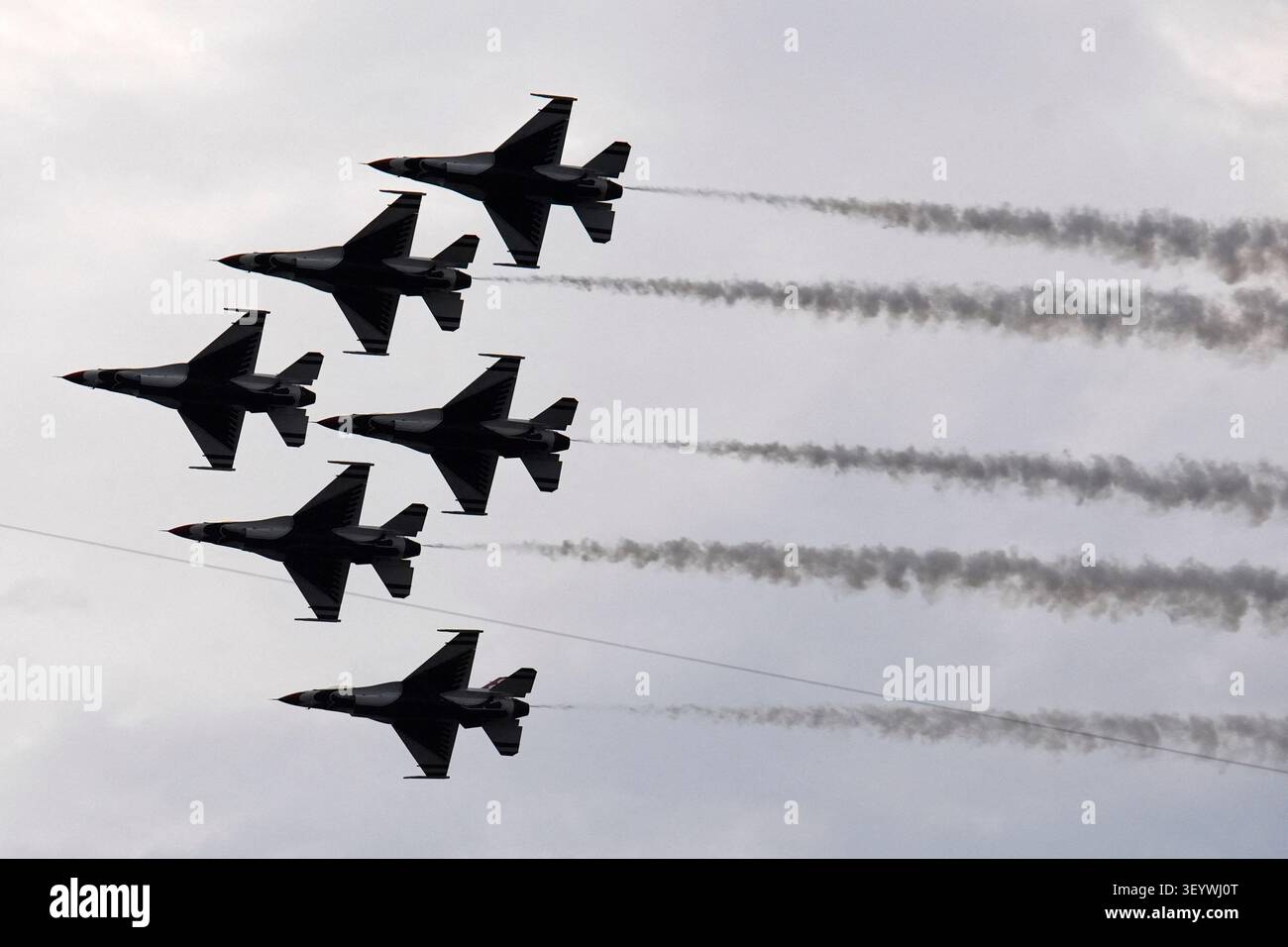 Washington, United States. 04th July, 2026. USAF fly over during the 250th Independence Day Celebration near Washington Monument in Washington on July 4, 2026.Photo by Yuri Gripas/ABACAPRESS.COM Credit: Abaca Press/Alamy Live News Foto Stock