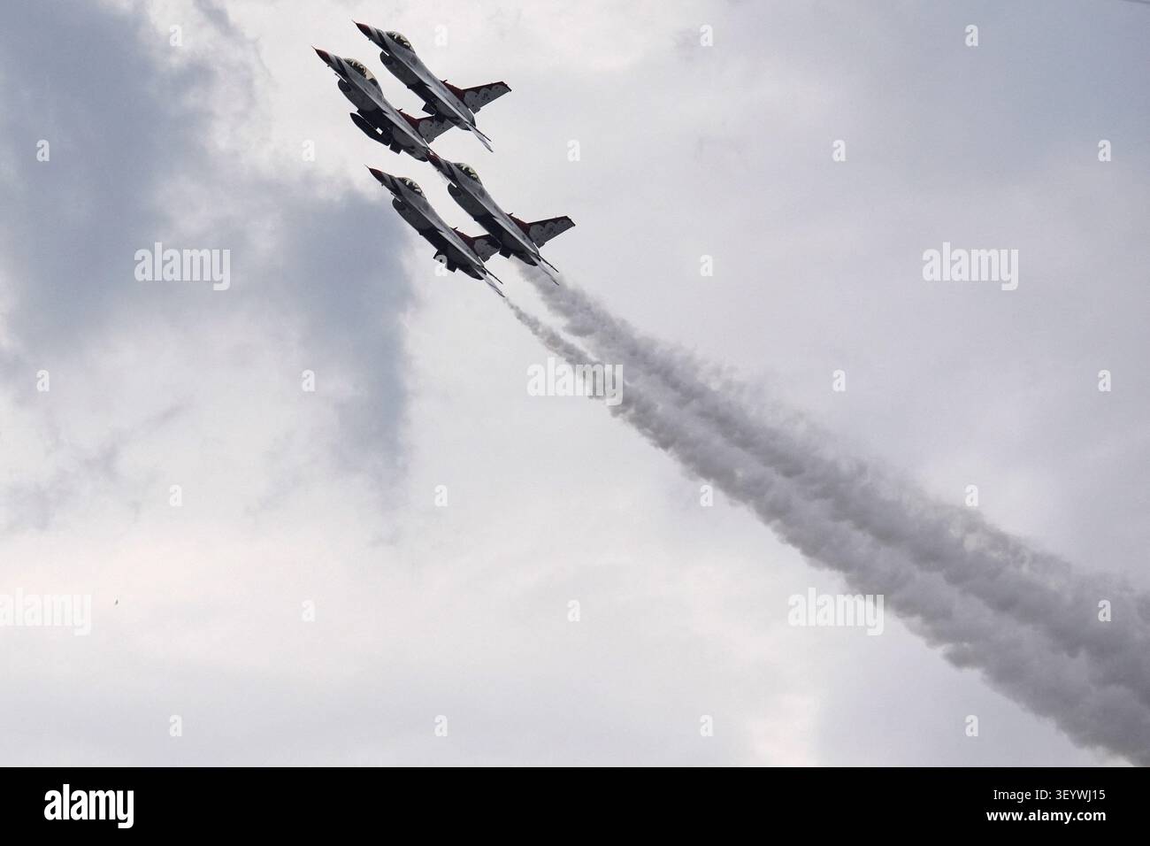 Washington, United States. 04th July, 2026. USAF fly over during the 250th Independence Day Celebration near Washington Monument in Washington on July 4, 2026.Photo by Yuri Gripas/ABACAPRESS.COM Credit: Abaca Press/Alamy Live News Foto Stock