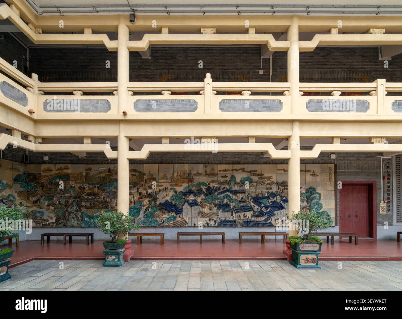Museo della ceramica di Guangdong Shiwan che mostra l'arte della ceramica tradizionale e l'architettura Lingnan a Foshan, Cina Foto Stock