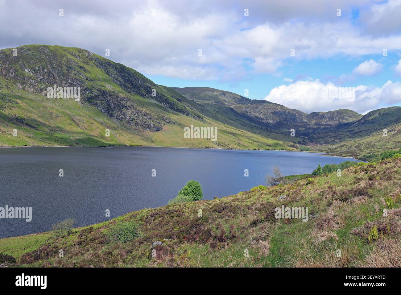 Loch Turret, situato in una valle glaciale a forma di U, Crieff, Perthshire Foto Stock