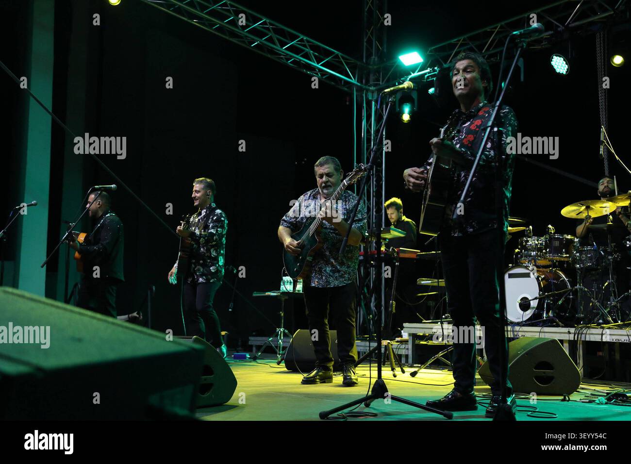 Makarska, Croazia, 040726. Un concerto eseguito dai Gipsy Kings sulla spianata del Monumento alla Rivoluzione a Makarska. I Gipsy Kings sono una band francese il cui repertorio comprende generi come flamenco, pop e varie canzoni folk tradizionali. Foto: Ivo RavliÄ / CROPIX Copyright: XxIvoxRavlicx gypsy kings16-040726 Foto Stock