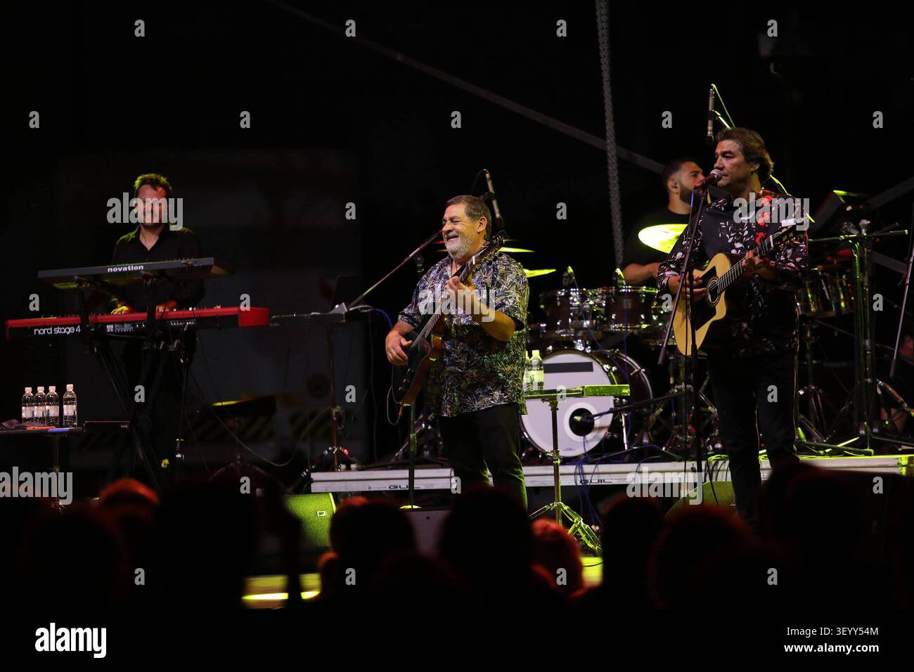 Makarska, Croazia, 040726. Un concerto eseguito dai Gipsy Kings sulla spianata del Monumento alla Rivoluzione a Makarska. I Gipsy Kings sono una band francese il cui repertorio comprende generi come flamenco, pop e varie canzoni folk tradizionali. Foto: Ivo RavliÄ / CROPIX Copyright: XxIvoxRavlicx gypsy kings2-040726 Foto Stock