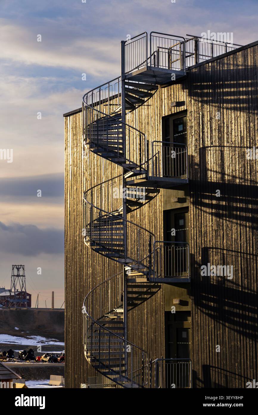 Scale antincendio in un edificio residenziale a Lonyearbyen, Svalbard Foto Stock