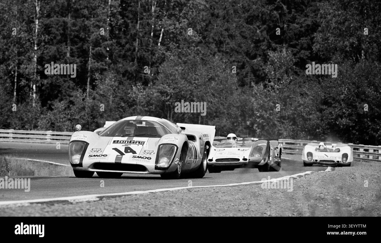 Ronnie Peterson guida il campo nella sua Lola T70 durante il Kanonloppet al circuito di Gelleråsen, Karlskoga, Svezia, 1968. Foto Stock