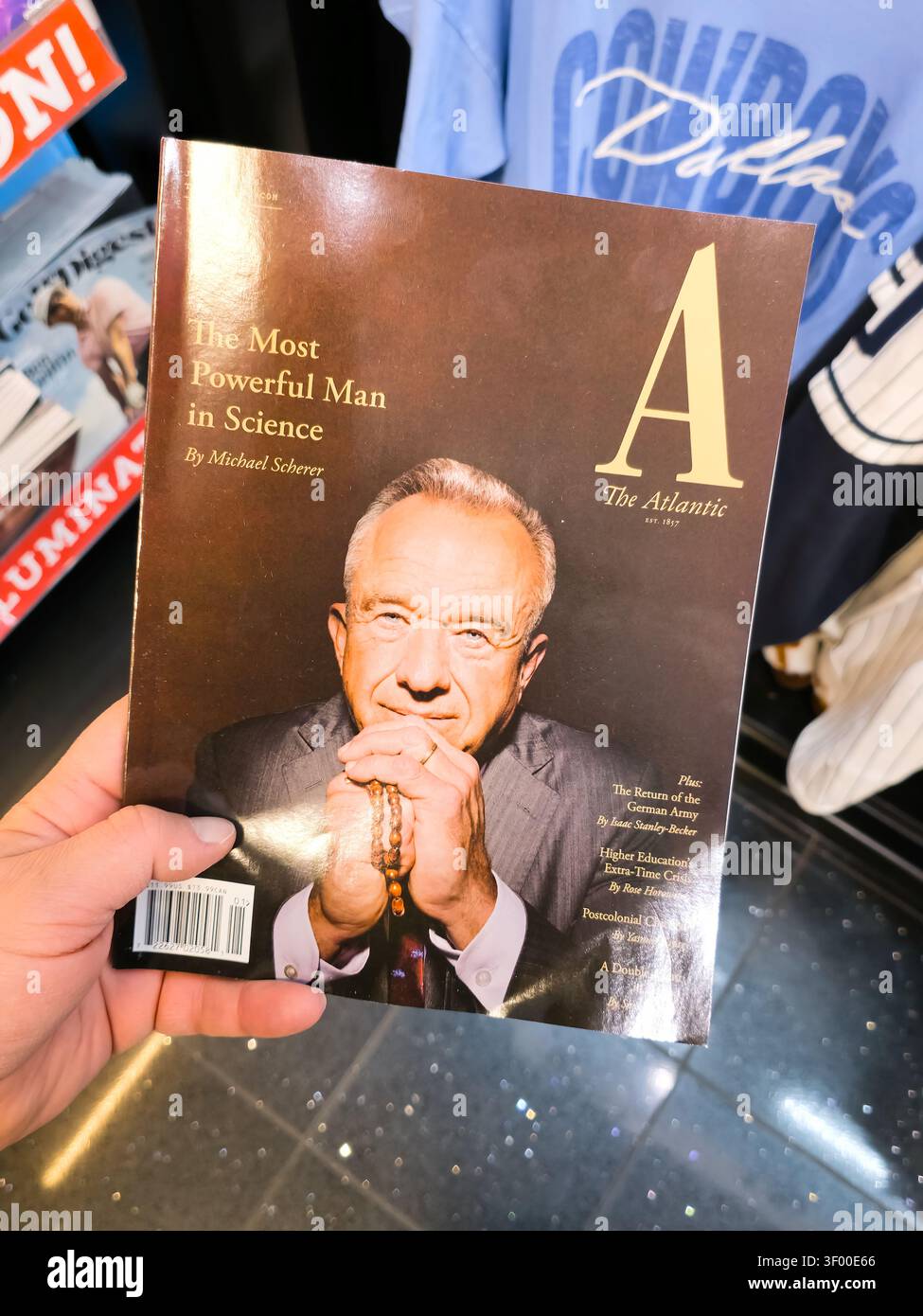 CHICAGO, il, Stati Uniti d'America - 20 GENNAIO 2026: Copertina della rivista The Atlantic con l'articolo "The Most powerful Man in Science" di Michael Scherer. L'Atlan Foto Stock