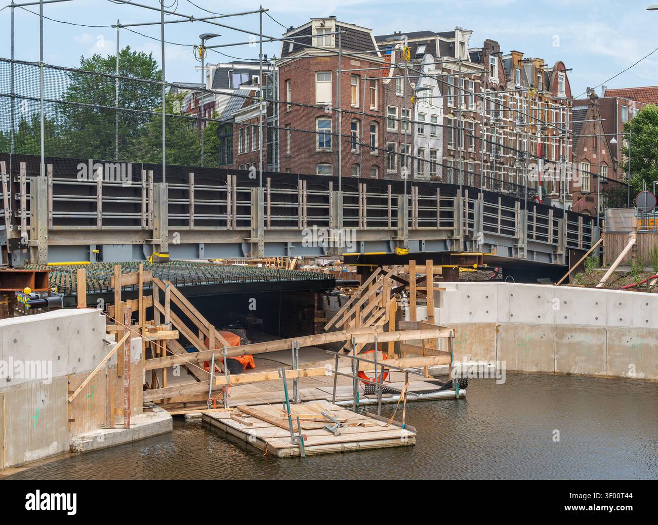 Lavori di ristrutturazione del canale e del ponte di Amsterdam in via Rozengracht Foto Stock