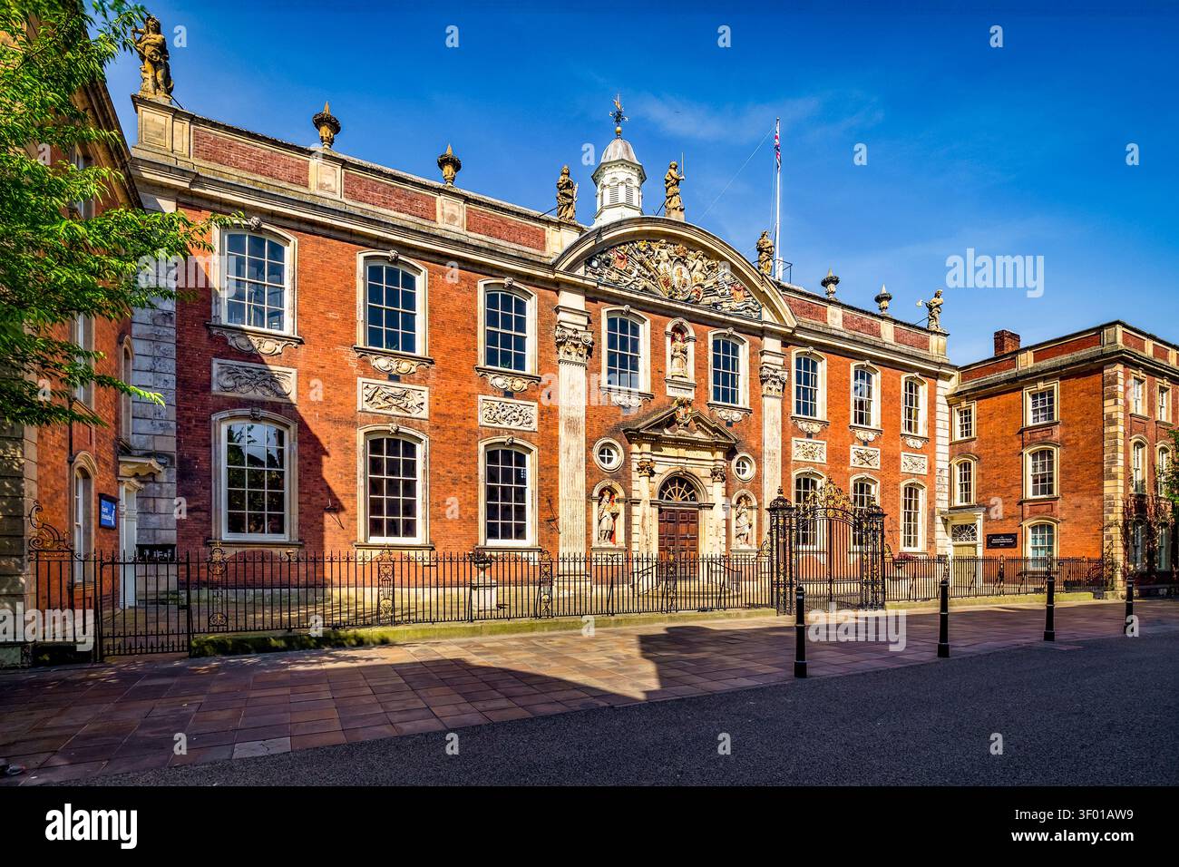 La Guildhall, Worcester, l'ufficio del Consiglio Comunale, costruito nel XVIII secolo in stile Queen Anne, e un edificio classificato di grado i... Foto Stock