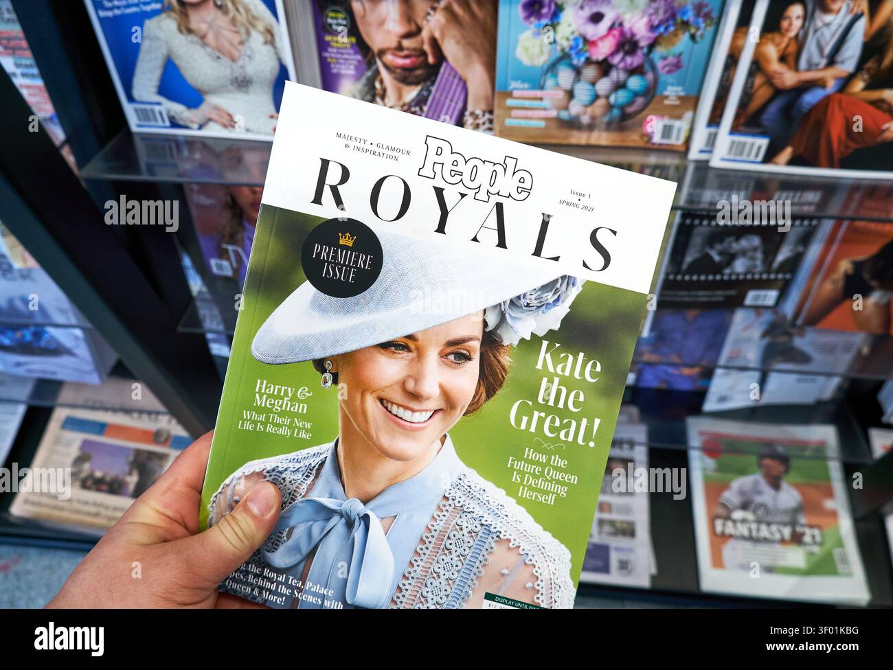 CHICAGO, il, Stati Uniti d'America - 3 MARZO 2021: A Person ha il numero principale della rivista People Royals, con Kate Middleton in copertina Foto Stock