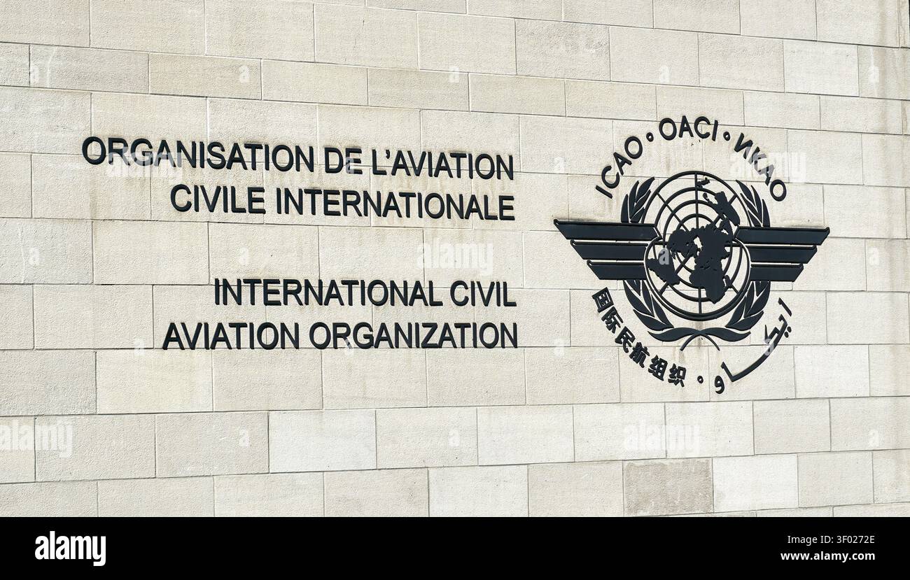 MONTREAL, CANADA - 24 MAGGIO 2021: L'immagine mostra la segnaletica ufficiale dell'Organizzazione dell'aviazione civile internazionale (ICAO) esposta su un beige sto Foto Stock