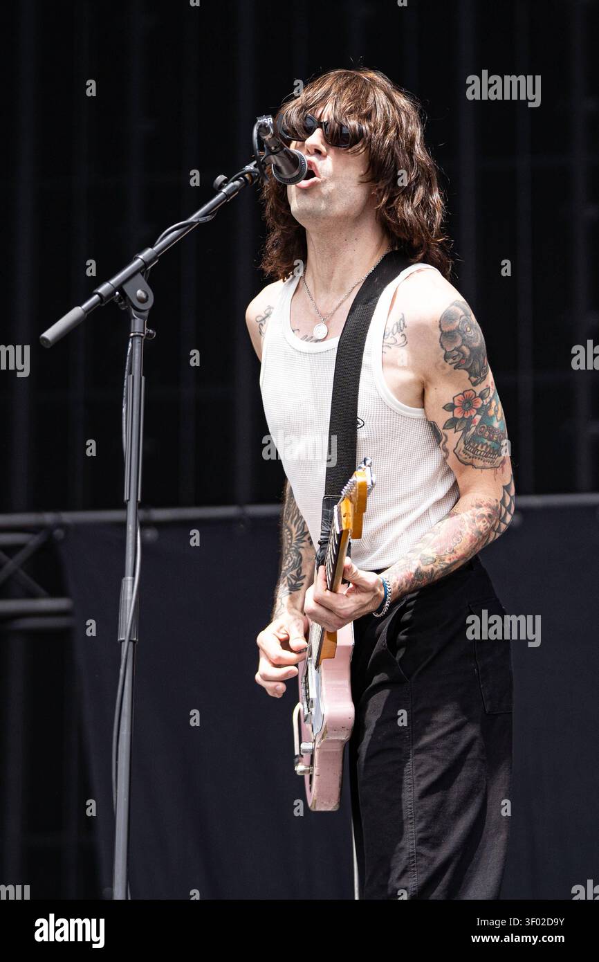 Der Gitarrist Will Power der britischen Punk-Rock Band Bad nerves bei seinem Auftritt bei Rock im Park Festival 2026 auf dem Zeppelinfeld a Nürnberg. Nürnberg Zeppelinfeld Bayern Deutschland *** il chitarrista Will Power della band punk rock britannica Bad Nerves durante la sua esibizione al Rock im Park Festival 2026 allo Zeppelinfeld di Norimberga, Baviera, Germania Foto Stock
