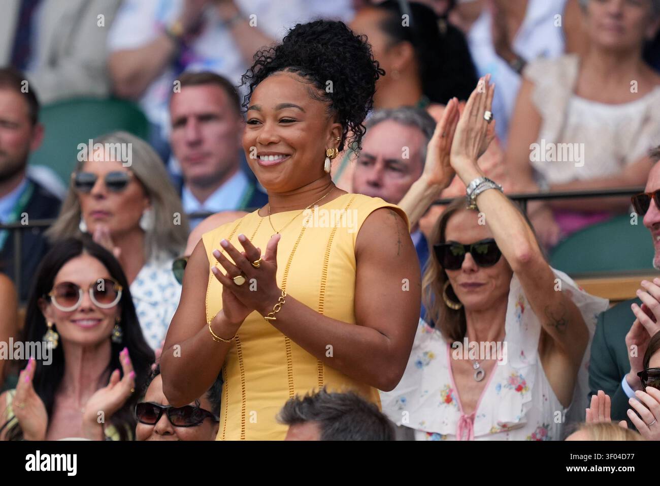 Londra, Regno Unito. 5 luglio 2026. LONDRA, REGNO UNITO - 5 LUGLIO: La giocatrice di rugby Sadia Kabeya viene vista nella Royal Box durante il settimo giorno dei Campionati - Wimbledon 2026 all'All England Lawn Tennis and Croquet Club il 5 luglio 2026 a Londra, Inghilterra. (Foto di Marleen Fouchier/Agenzia BSR) credito: Agenzia BSR/Alamy Live News Foto Stock