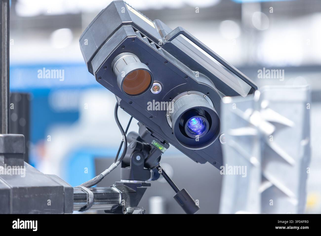 Scanner ottico 3D industriale ad alta precisione per metrologia automatizzata, ispezione superficiale, ingegneria inversa e controllo qualità avanzato nella manifattura Foto Stock