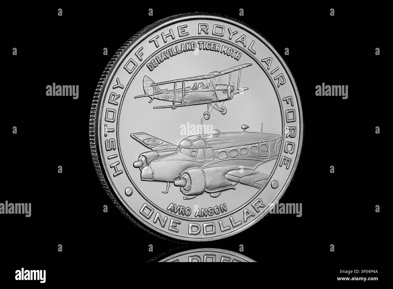 Questa è una moneta commemorativa da 1 dollaro della Repubblica di Nauru emessa nel 2007. Il design raffigura un aereo Dehavilland Tiger Moth e un aereo Avro Anson Foto Stock