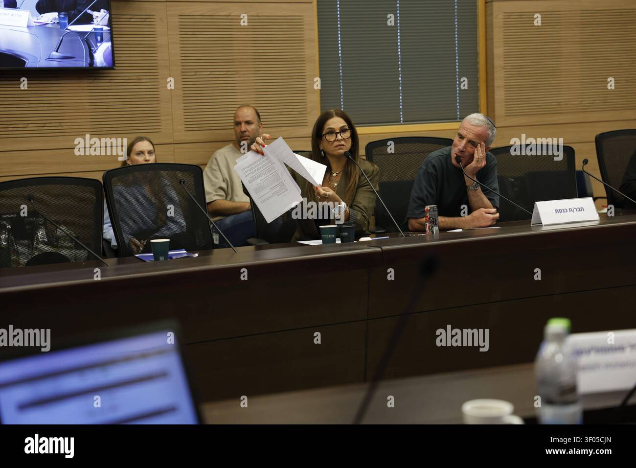 Il comitato della Knesset discute lo studio fondamentale della Torah a GERUSALEMME, ISRAELE 6 LUGLIO 2026: Merav Ben-Ari, presidente della fazione parlamentare Yesh Atid, partecipa a una discussione della commissione sulla proposta di legge fondamentale: Studio della Torah alla Knesset di Gerusalemme, Israele. Gerusalemme Israele Copyright: X xHilelxbenxorx/xJNAxPressx Foto Stock