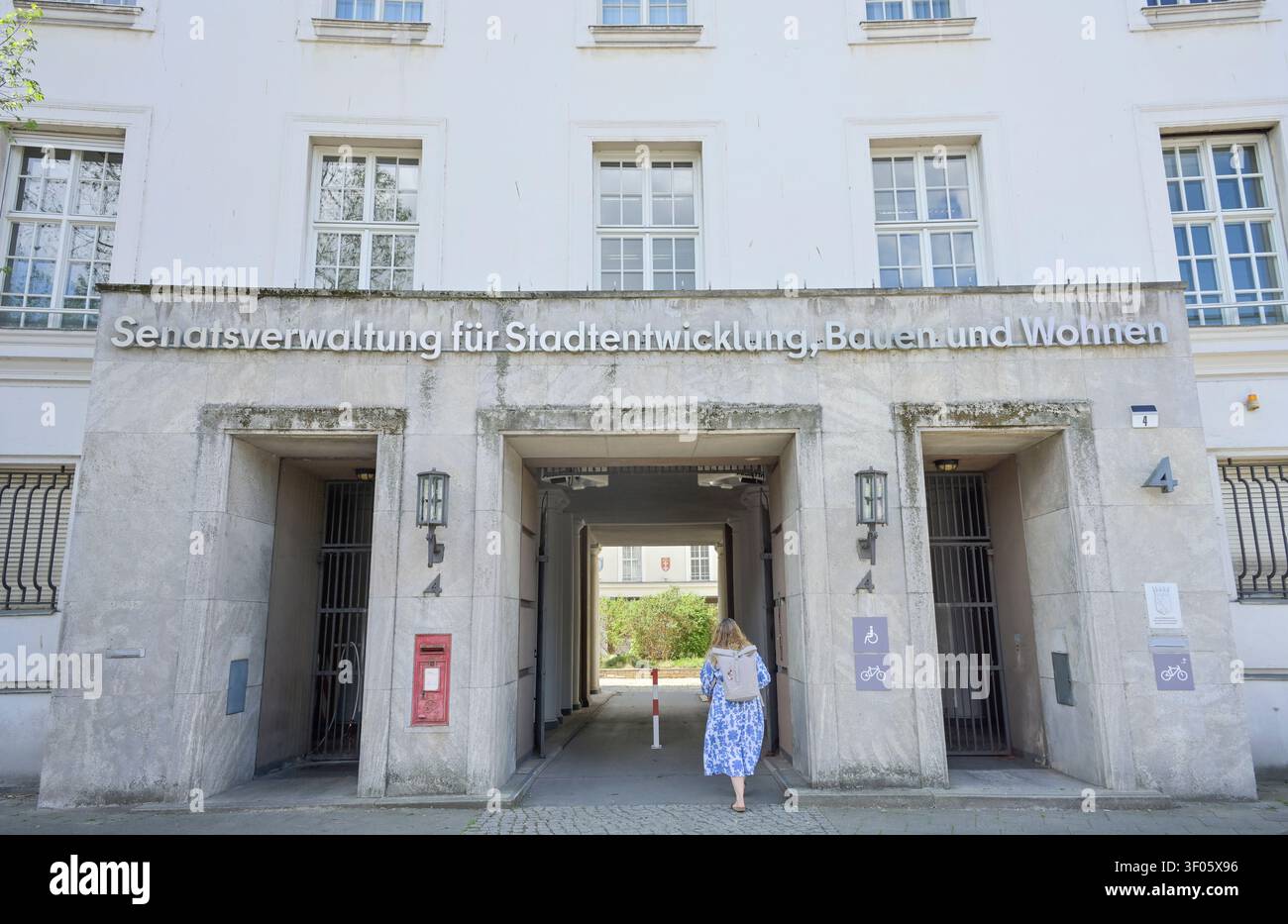 Dipartimento del Senato per lo sviluppo urbano, l'edilizia e l'edilizia abitativa, ex municipio di Wilmersdorf, Fehrbelliner Platz, Wilmersdorf, Charlottenburg-Wilmersdo Foto Stock