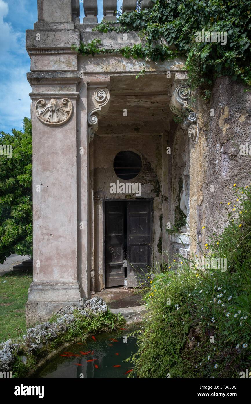 Roma è la capitale dell'Italia e una delle città più importanti del mondo, nota per la sua storia di oltre 2.700 anni. Foto Stock