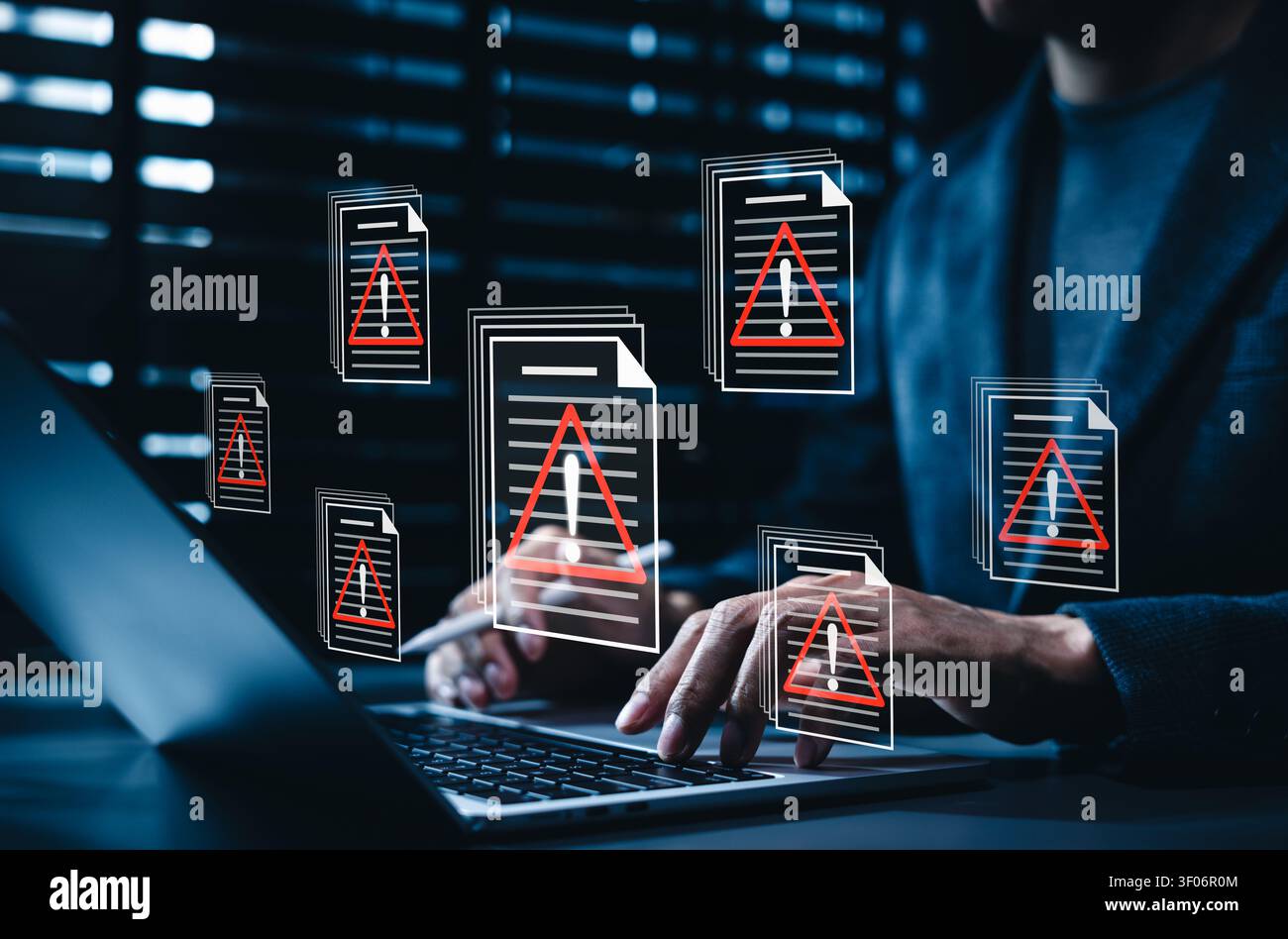 Avviso di violazione dei dati e concetto di sistema di errore di virus di file corrotto. Persona che digita su un computer portatile per rilevare un'infezione da malware, pericolo di attacco informatico Foto Stock