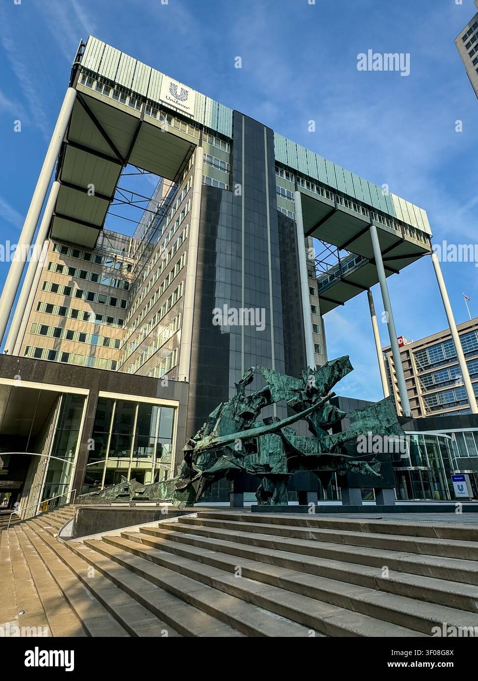 Corporate Entity di Wessel Couzijn davanti alla sede di Unilever a Rotterdam, Olanda Meridionale, Paesi Bassi. Foto Stock