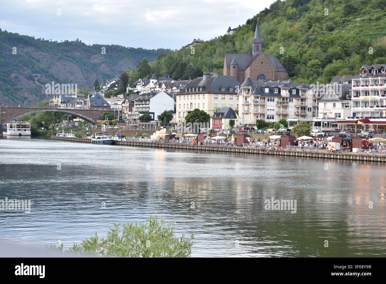 Cochem in una notte d'estate Foto Stock