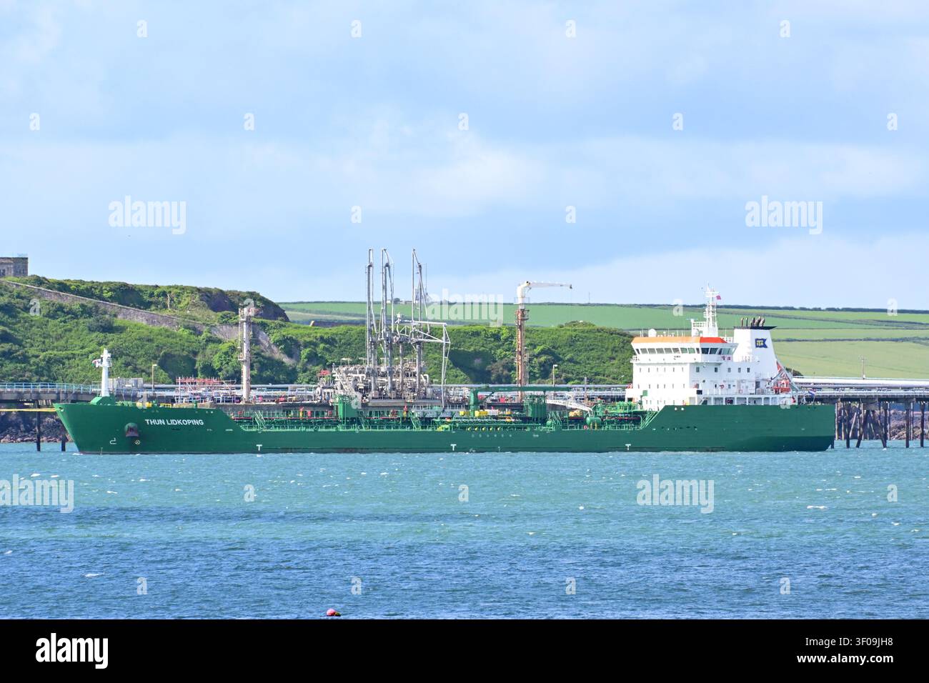 Petroliere/chimichiera 'Thun Lidkoping' (IMO: 9828974) a Milford Haven, Pembrokeshire, UK Foto Stock