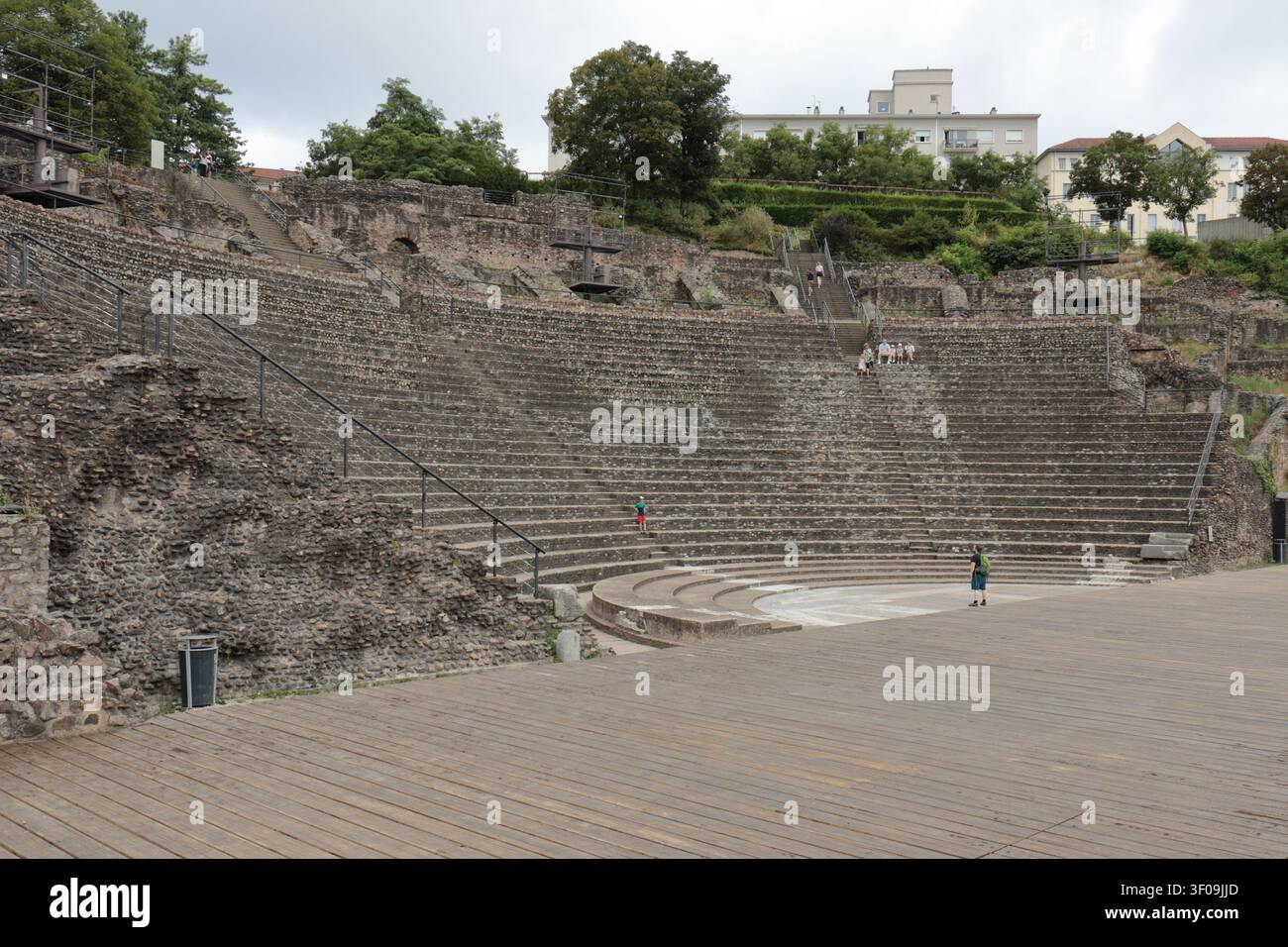 Antico teatro romano di Vienne visto dal palcoscenico, Vienne, Francia Foto Stock
