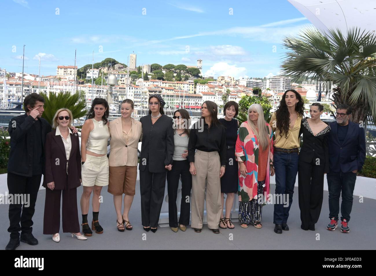 Cast del film: Hugo Selignac, Hélène Alexandridis, Sarajeanne Drillaurd, Anne Suarez, Adèle Exarchopoulos, Mathilde Roehrich, Jeanne Herry, Sara Giraudeau, Brigitte Sy, Raya Martigny, Jehnny Beth, Alain Attal Photocall del film "Garance" (un altro giorno) 79° Festival di Cannes 18 maggio 2026 Photo Jacky Godard Credit:Jacky Godard/Photo12 Foto Stock