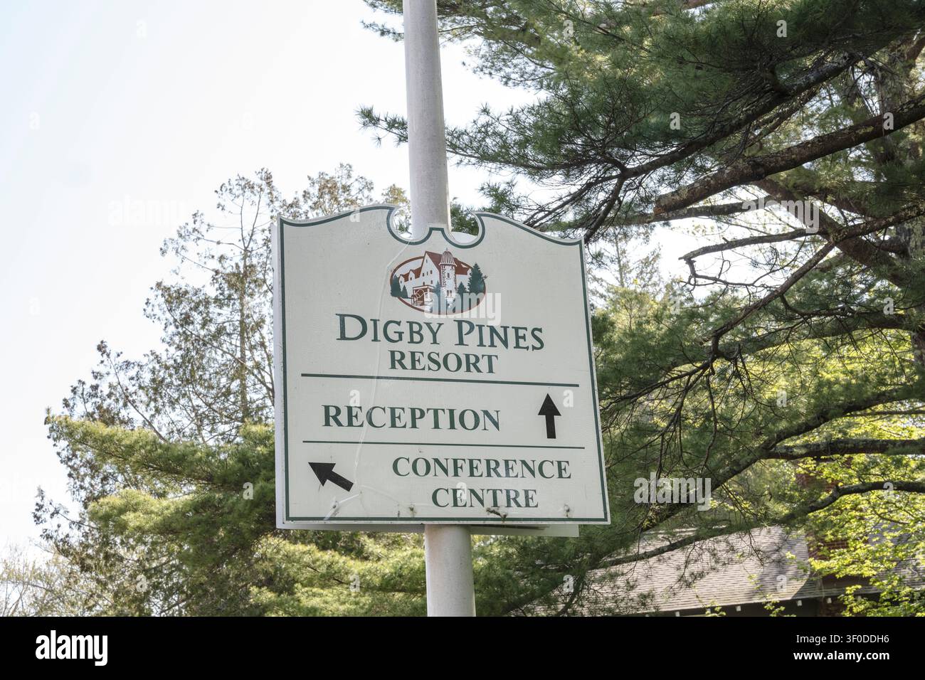 Segnale direzionale del Digby Pines Golf Resort and Spa per la reception e il centro conferenze su Shore Road a Digby, Nuova Scozia, Canada Foto Stock
