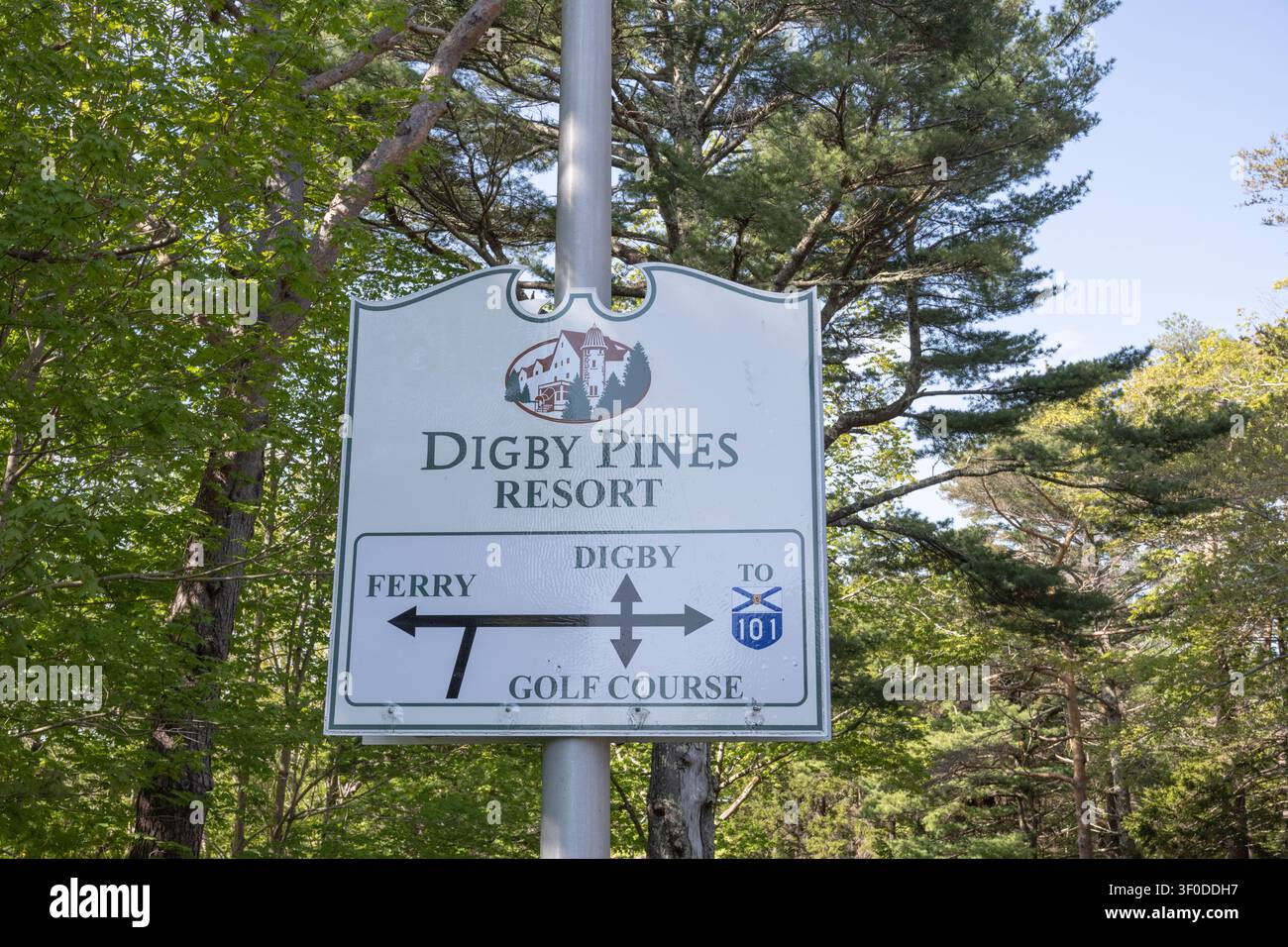 Segnale direzionale del Digby Pines Golf Resort and Spa per il traghetto e il campo da golf su Shore Road a Digby, Nuova Scozia, Canada Foto Stock