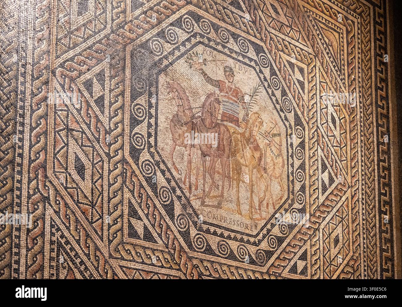 Grafica museale interpretativa che mostra Trier e le connessioni stradali regionali romane al Rheinisches Landesmuseum Trier in Germania. Foto Stock
