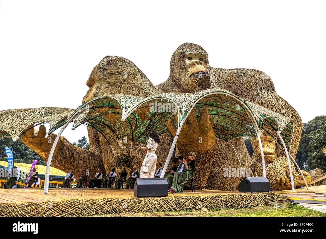 Musanze, Ruanda-5 settembre 2025. Un’opera d’arte progettata per celebrare la conservazione della fauna nel parco nazionale dei vulcani del Ruanda a Musanz Foto Stock