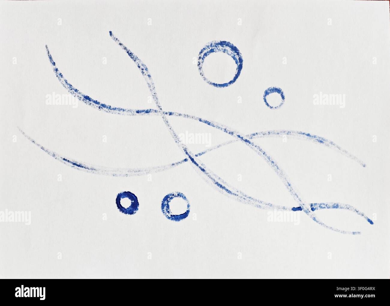 Un'opera d'arte astratta presenta linee e cerchi blu su uno sfondo bianco. L'opera evidenzia i modelli e le trame di un design creativo. Essa emp Foto Stock