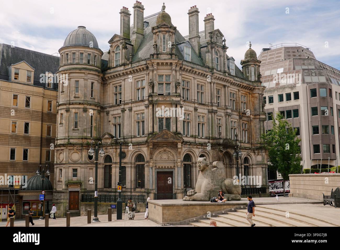 Victoria Square House e la scultura della Sfinge Dhruva a Victoria Square, Birmingham, Regno Unito Foto Stock