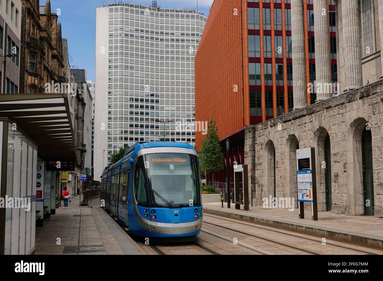 Tram della West Midlands Metro in Victoria Square, Birmingham, Regno Unito Foto Stock