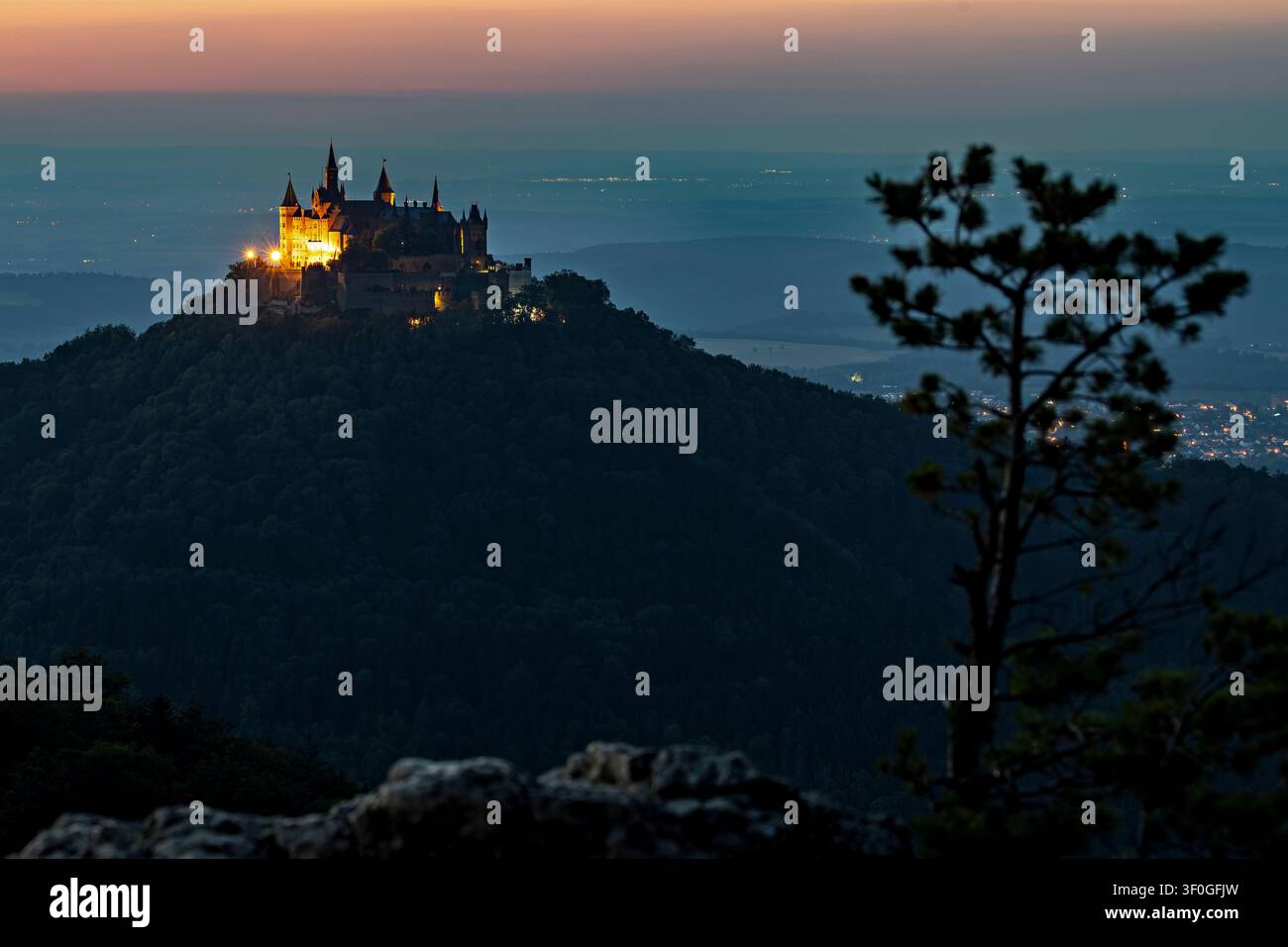 Castello di Hohenzollern nella Selva Nera sveva in Baden-Württemberg Foto Stock