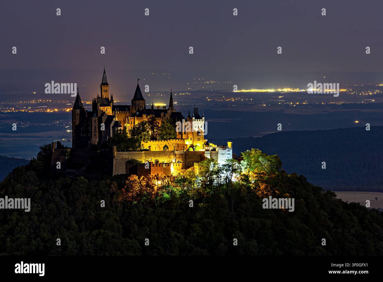 Castello di Hohenzollern nella Selva Nera sveva in Baden-Württemberg Foto Stock