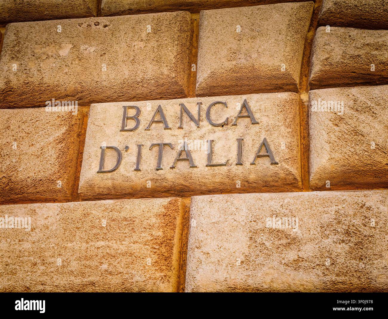 Emblema della Banca d'Italia. Insegna sulla facciata della Banca d'Italia. La banca centrale italiana e parte del sistema monetario dell'euro Foto Stock