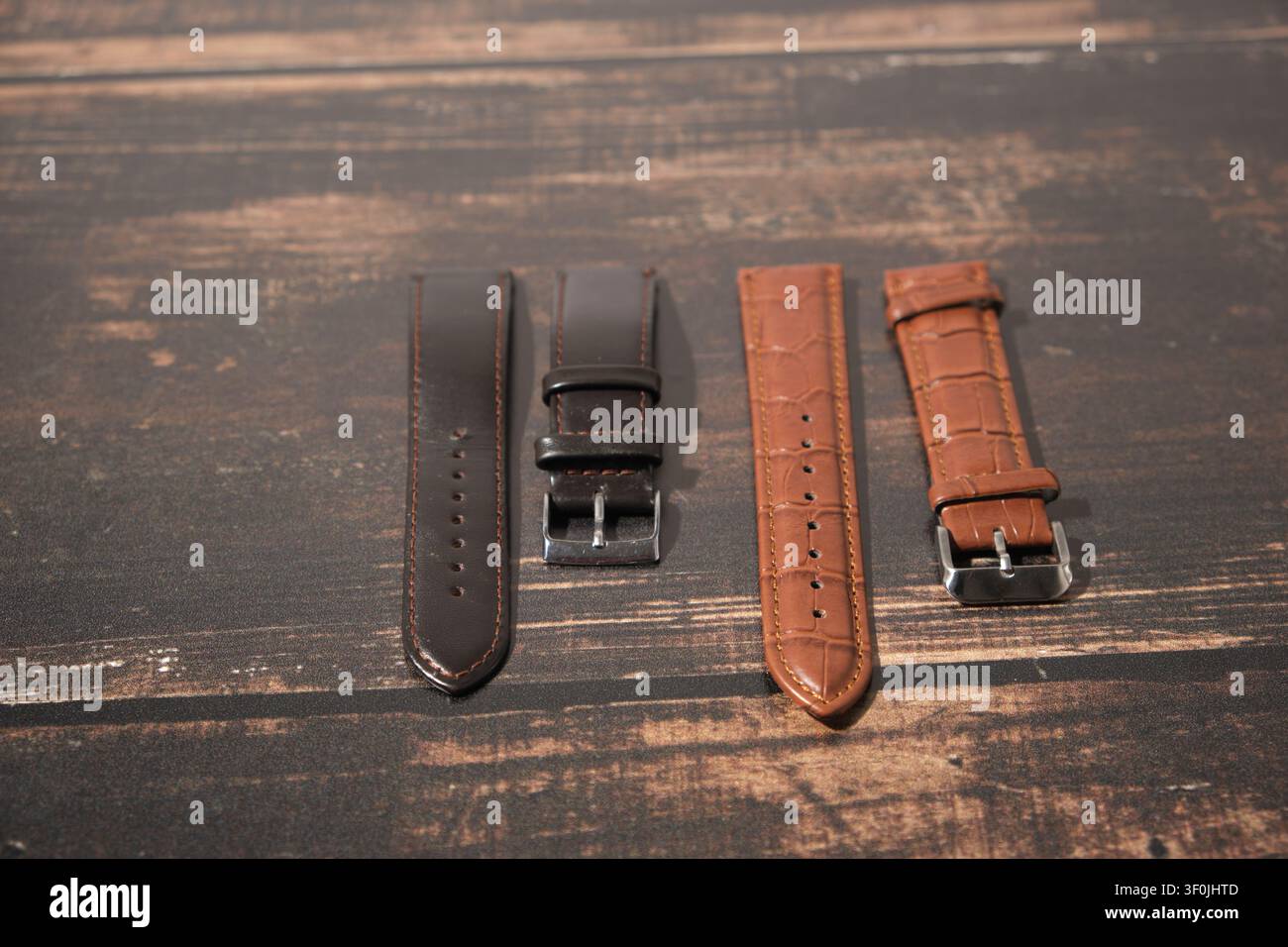 Primo piano di cinturini per orologi in pelle genuina premium con cuciture dettagliate Foto Stock
