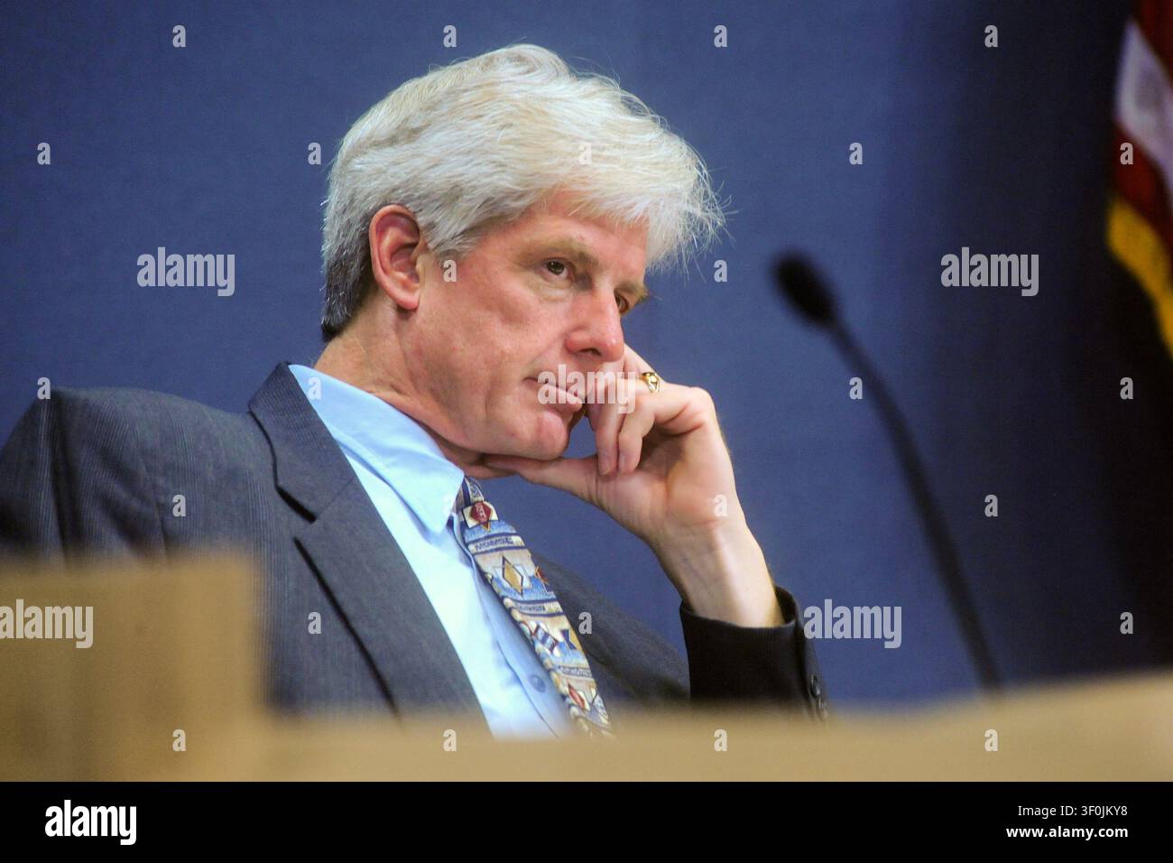 Membro del Consiglio Comunale di Austin Bill Spelman durante una riunione al Municipio, Austin, Texas, 1 marzo 2012. (Foto di John Anderson/The Austin Chronicle) Foto Stock