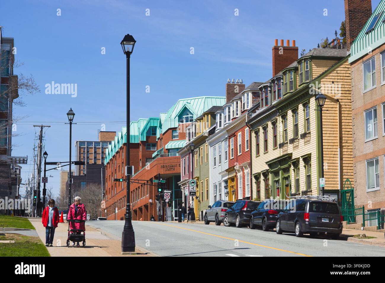 Filea colorata di case all'estremità orientale di Morris Street, Halifax, Nuova Scozia, Canada Foto Stock