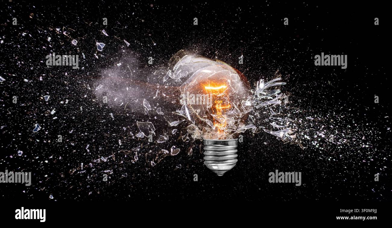 Lampadina che esplode ad alta velocità Foto Stock