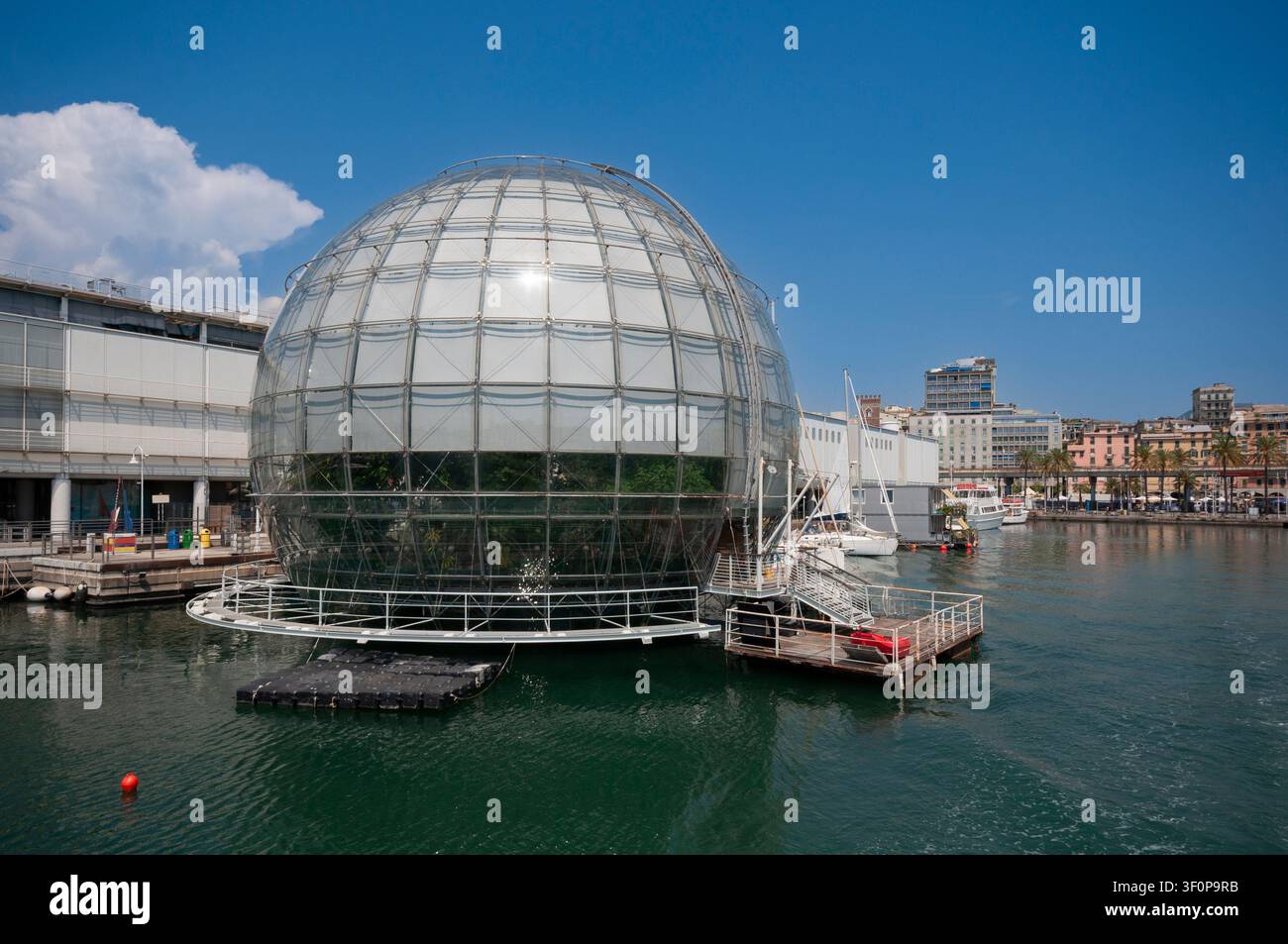 Italia, Liguria, Genova, Porto Antico, Vecchio Porto, Biosfera di Renzo Piano del 2001 Foto Stock