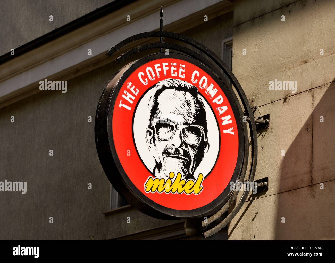 Logo e cartello di Mikel the Coffee Company su un edificio a Sofia, Bulgaria, Europa dell'Est, Balcani, UE Foto Stock